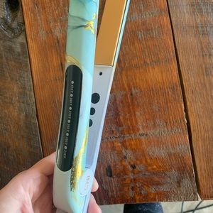 CHI 1-inch titanium plate straightener